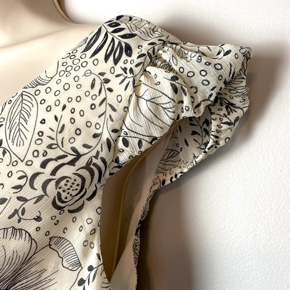 Studio Y Women's twist Top Blouse Floral Cap Sleeve Tie Waist Size L - Picture 4 of 9